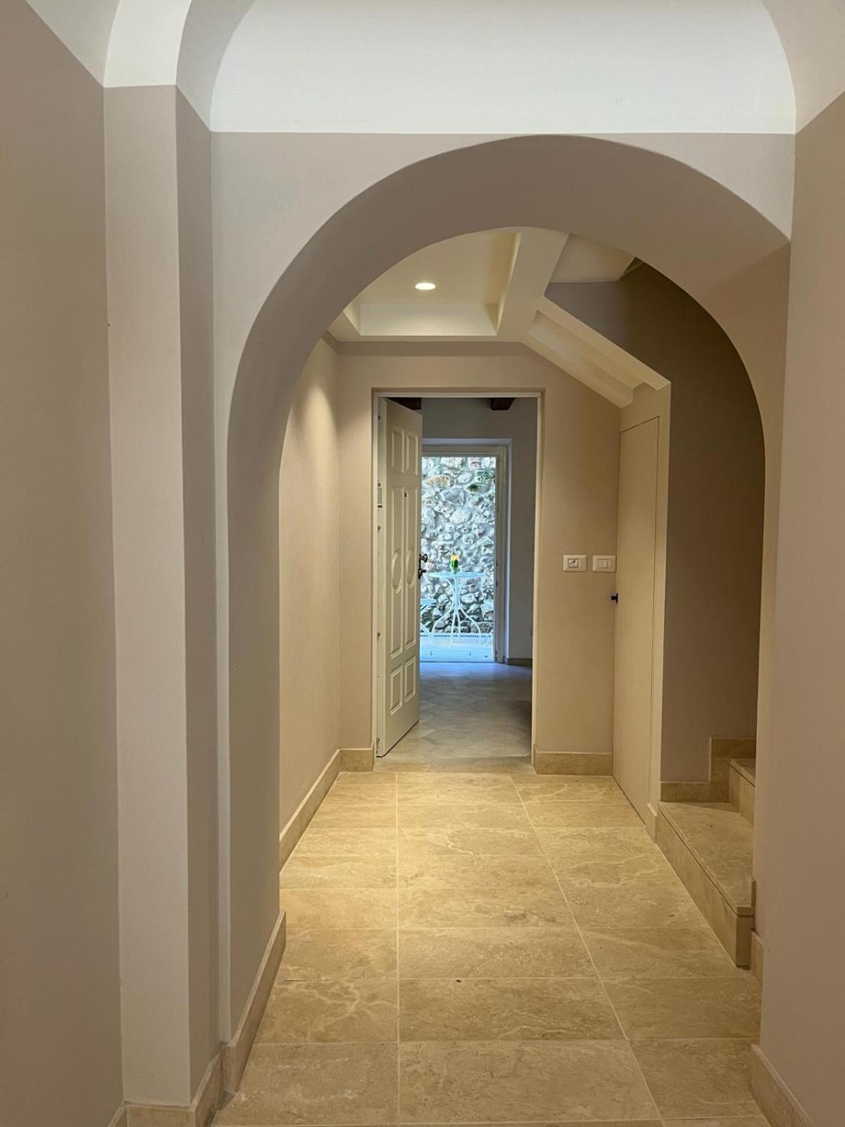 Apartment Charme In Centro With Private Parking